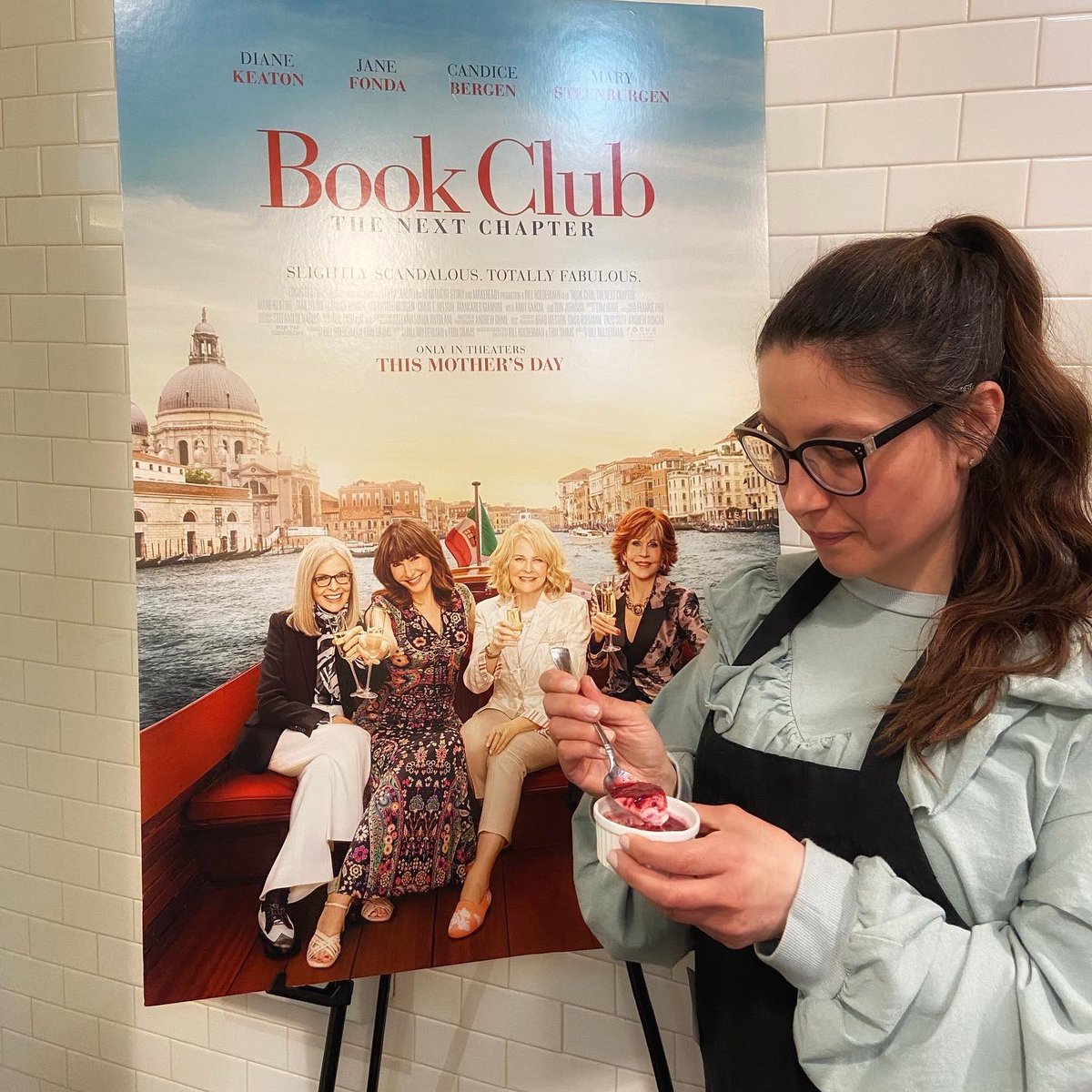 xoair's tweet photo. Book Club: The Next Chapter has me dreaming about an adventure to Italy 🇮🇹 

Thanks to @BookClub &amp; @FocusFeatures I was transported to an evening in Chianti as I cooked my way through local dishes in a #surlatable cooking class!

@BookClub is in theaters now! 

#bookclub https://t.co/KndSFFULNU
