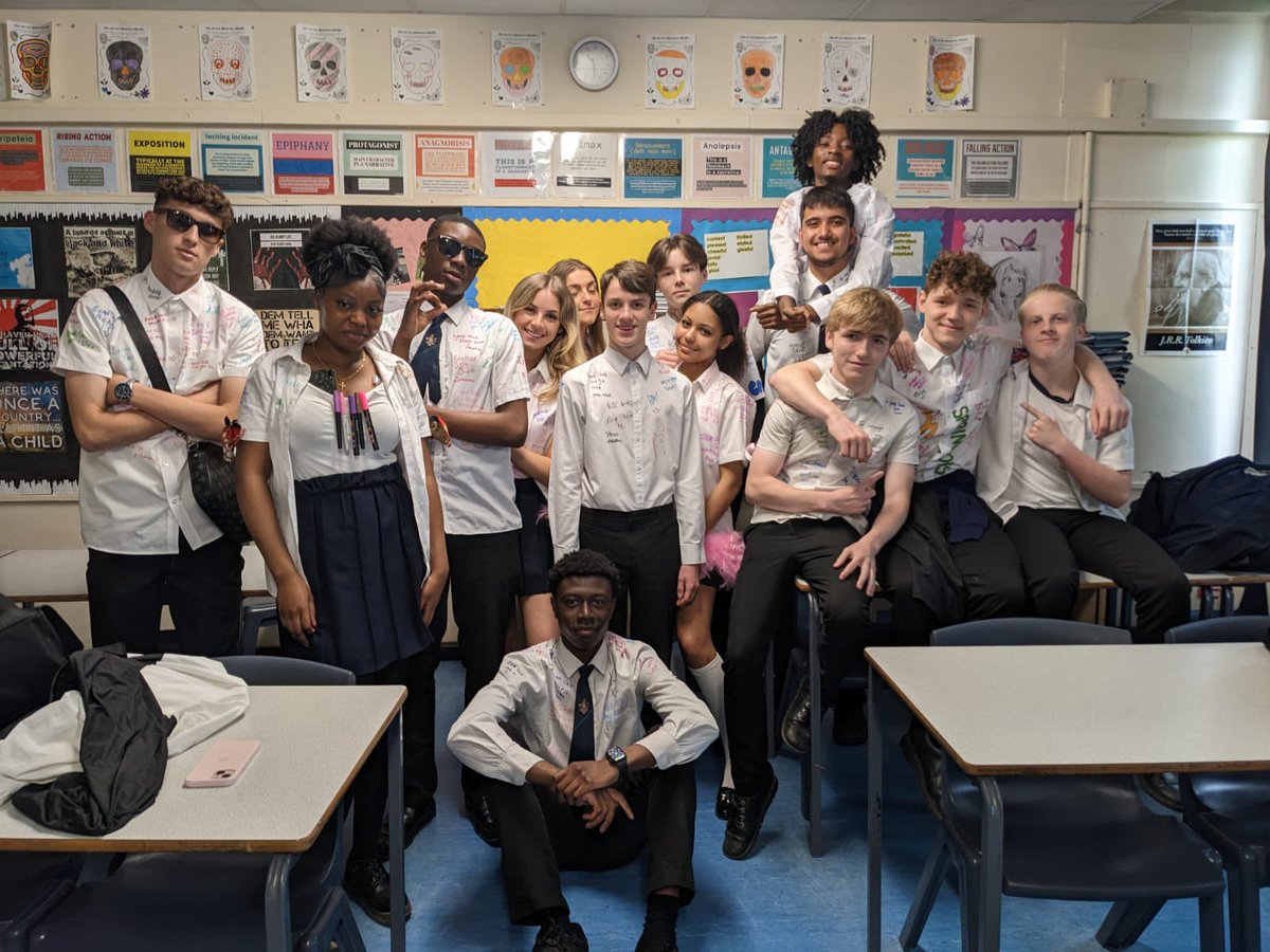 The final English lessons for our Year 11s today! 🎉 📚 
All the best, everyone! 
We’ll see you on Monday when the exam season officially begins! #gcses2023 #Year11