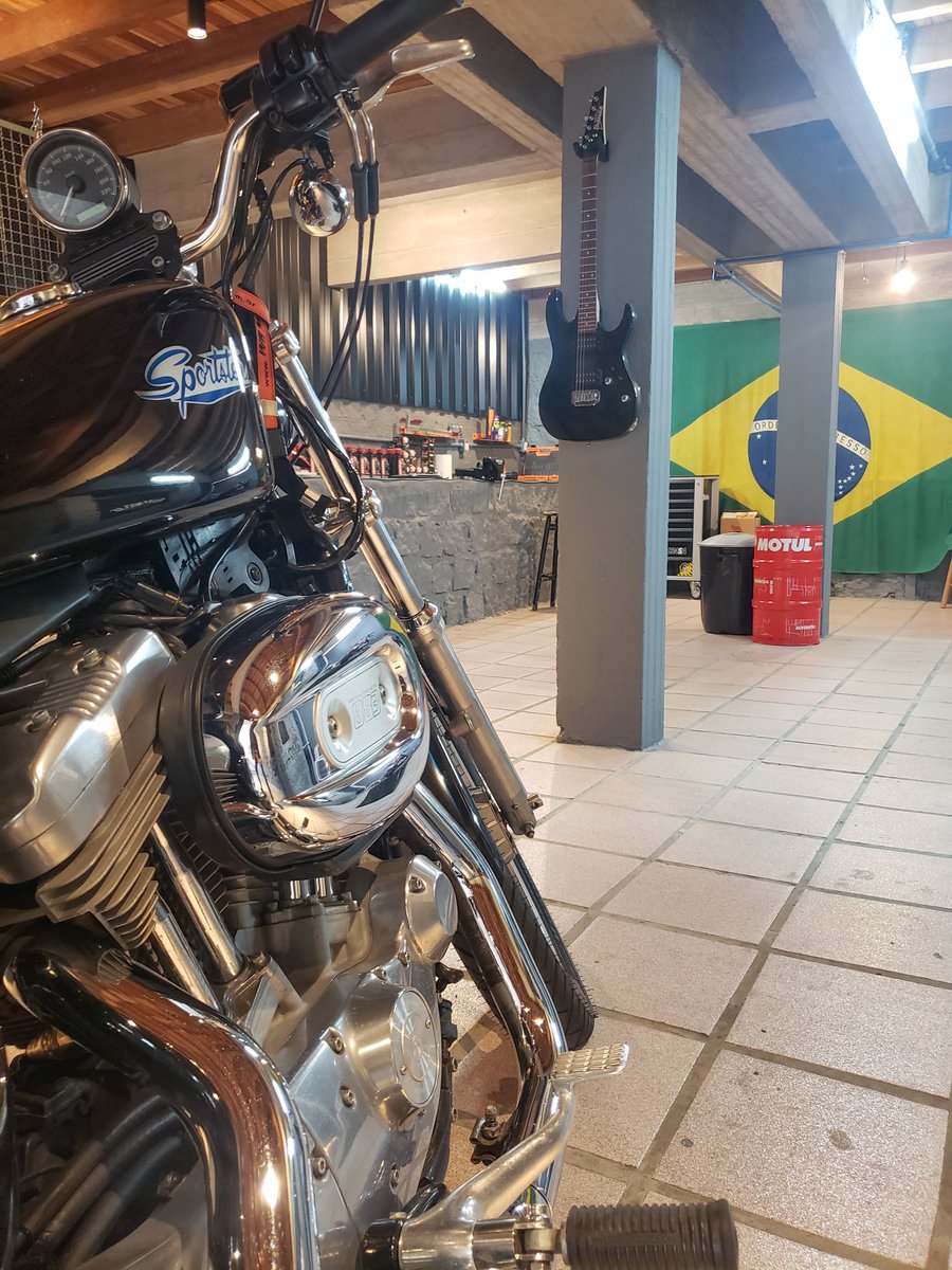 HeavyGarage's tweet photo. Play na sexta! 🤘🏻
.
Let's rock the friday! 🤘🏻
.
#harleydavidson_america #harleydavidsondaily #harley_davidson #harleylovers #harleygram #harleycustom #Indian  #IndianMotorcycle #motorcyclerepair #BodyShop https://t.co/CEBcB5eTZa