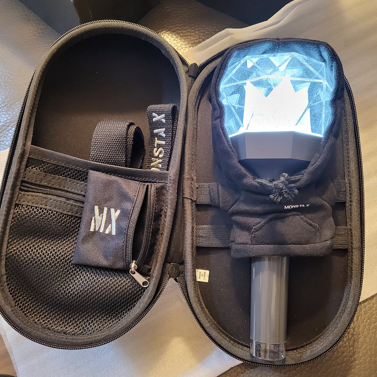 I am so happy with the carrier case. It's perfect❣️
Many thanks to <a href="/monbebe_event/">몬베베로의공구</a> for designing, organizing the manufacturing and arranging the delivery 🫶🏻
Thank you so much💕