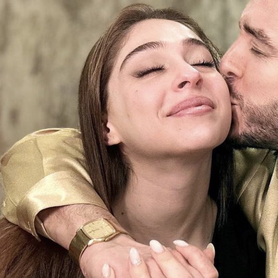 vseokgf's tweet photo. ela é só uma bebezinha, pitica🤏🏻

#cemrebaysel https://t.co/mUlNpiUHyP