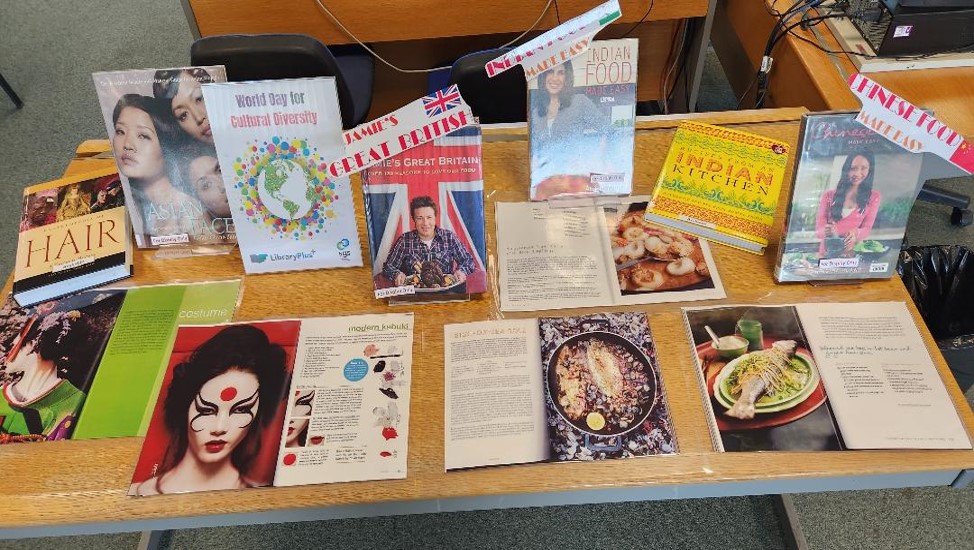 SGSLibraryPlus's tweet photo. #WorldDayforCulturalDiversity2023
#sgscollege
Have you seen any films related to different cultures?
Would you try to cook traditional food from other countries? We have prepared a mini book exhibition of books and DVD in Action Films, Foods and Makeup Art in different cultures. https://t.co/o8cNmnHpy7