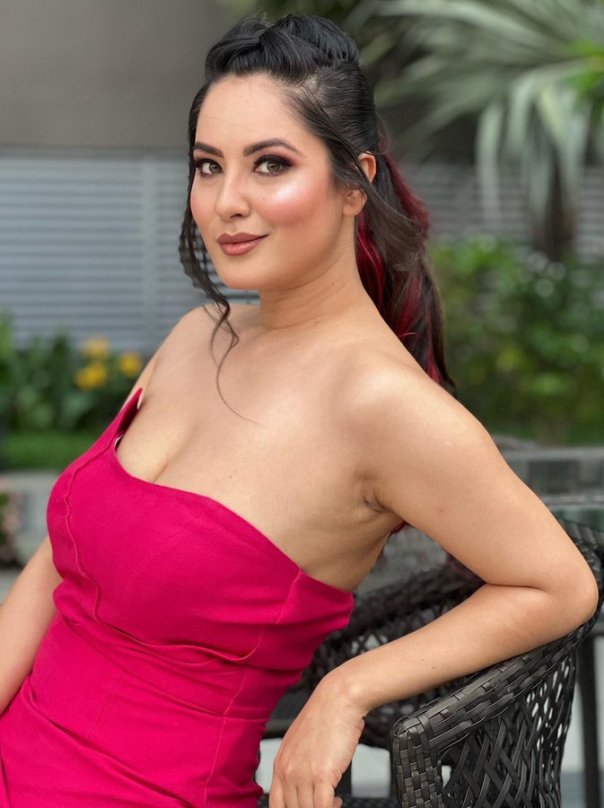 Fv7faYnaMAAgo9R?format=jpg&name=900x900