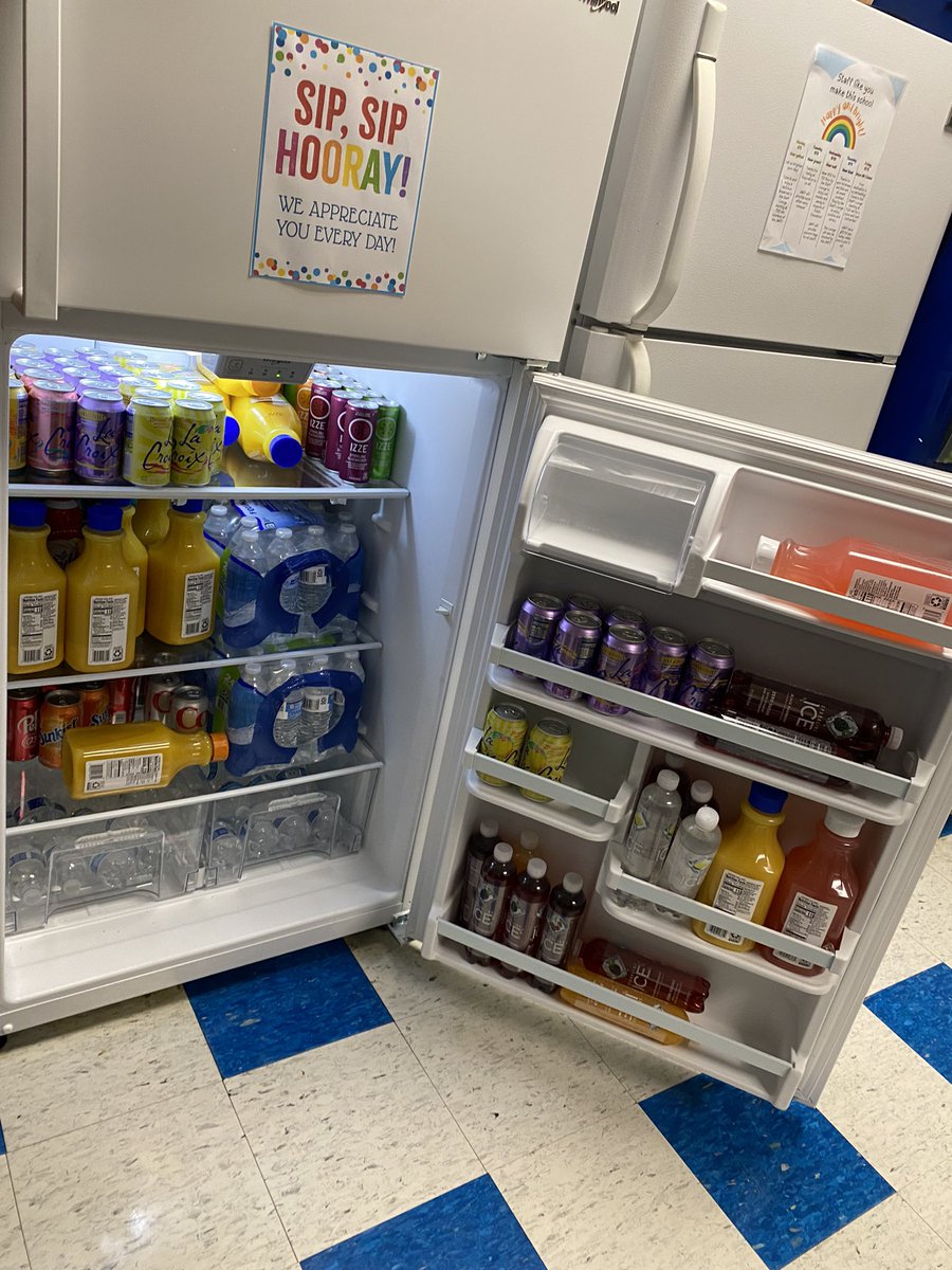 DurantRoadES's tweet photo. Our community has shown so much love to our staff this week! Today’s spread by @DresPta and @FoodLion @NorthernAreaWC https://t.co/EDeVtMhySw