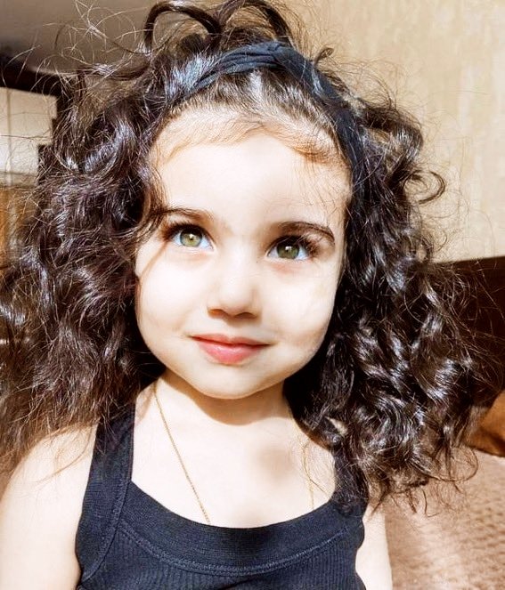 Saçları babamız gibi dalgalı gözleri aynı annesi yiycem baby kayayı🥰❤️

#Yargı #IlCey #yargı #ilcey