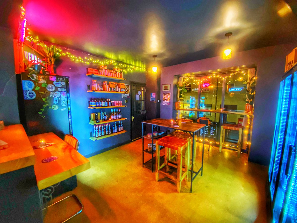 Who doesn’t love a great #bottleshop? #Falmouth has the ace @lauter_brews 

#beer #pub #craftbeer #camra #realale #pubs #travel #craft #beernerd #beeroclock #craftnotcrap #craftbeers #falmouth #cornwall #visitcornwall #taproom #beershop #lovefalmouth #enjoycornwall