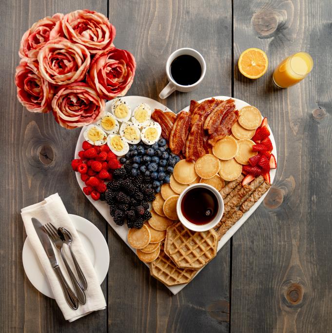 ArizonaPork's tweet image. It’s not easy finding the words to thank Mom for all she does. Show her how much she means to you with a home-cooked breakfast or brunch. ❤️

#nationalporkboard #porkcheckoff #pork  #food #bacon #sausage #mothersday #breakfastboard