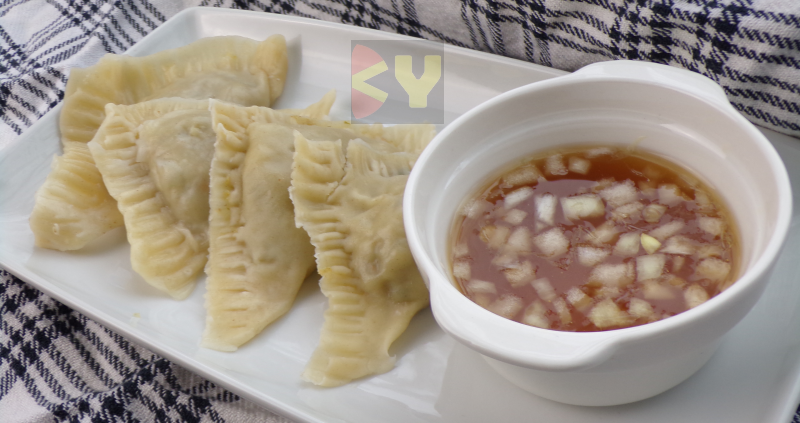Bouchons de crevettes - Prawns dumplings #triangleshape #dumplingsauce #samosatime 

#recipes #eatingwhilebroke #yardies #Foodie
