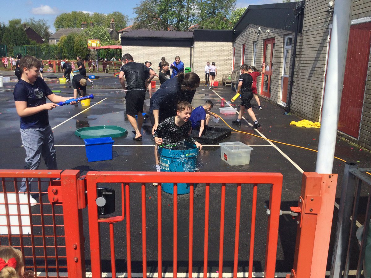 MoorsideCP's tweet photo. It NEVER, EVER disappoints, just like our children! What an amazing afternoon in the sun celebrating the end of SAT’s week the best way possible, the traditional way! Year Six are simply the best! Great role models, great workers and great people! #moorsideCOMMUNITY #blessed https://t.co/GVMxm74i6c