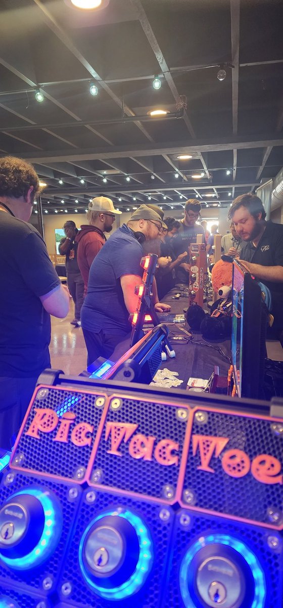 Fox_Pick's tweet image. Hello @BSidesKnoxville and good morning! It&apos;s busy down in the village and we are ready to teach and watch people compete! Don&apos;t forget to raise money for @Hak4Kidz !!