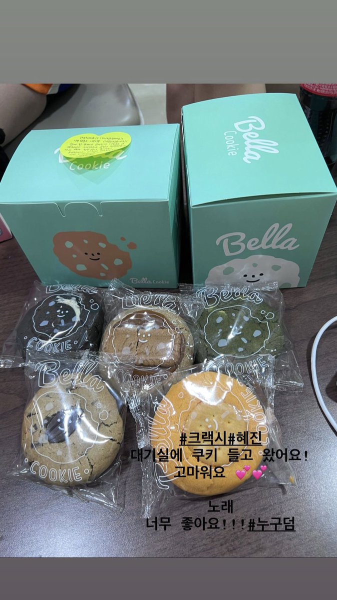 justforapunk's tweet photo. 50. #CRAXY Hyejin

Her role model is Apink. During #DND comeback, Hyejin went to meet with Apink along with her Panda bong, took a picture and sign 💕

She also went to bring cookies for the Apink members! https://t.co/PqYAqslokY