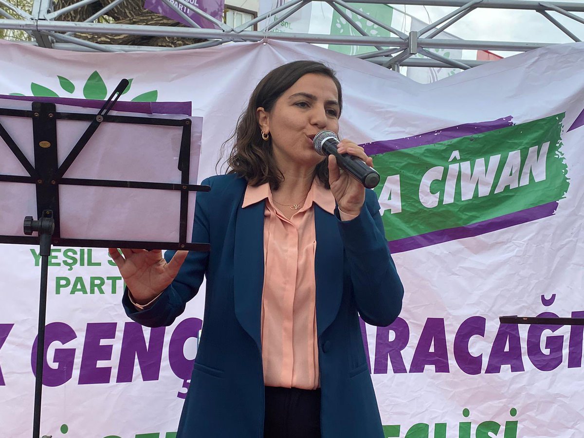 dempartibedlis's tweet photo. Direnişimiz, mücadelemiz, azmimiz, kararlılığımız ve enerjimizle değiştireceğiz. #TekYolYeşilSol https://t.co/pOENj5Uwr0