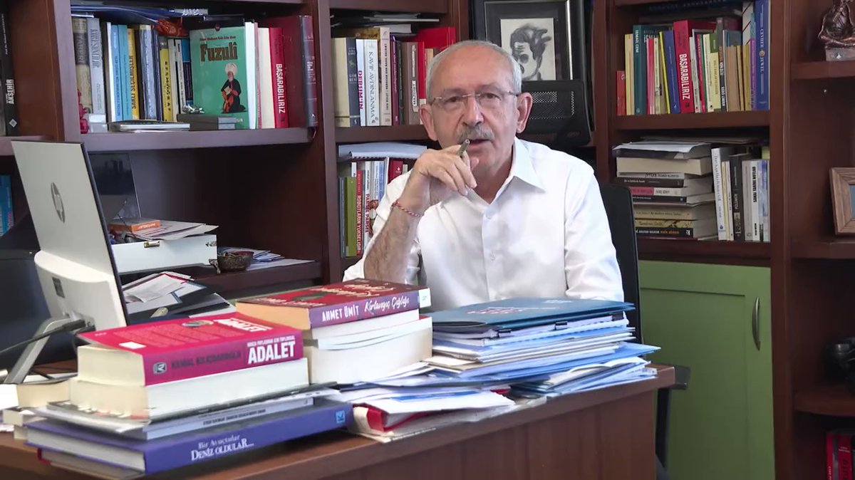 MarianoGiustino's tweet photo. Santo cielo, ma lasciate perdere con questa stupidaggine di #Kılıçdaroğlu definito come il "Gandhi turco". Non è vero, è una sciocchezza, qui in #Turchia non viene definito il "Gandhi turco". Solo qualche media estero, non turco, lo definisce così. @kilicdarogluk è molto di più del Gandhi turco. Il suo messaggio è dirompente in un paese come la #Turchia. Se volete sapere chi è @kilicdarogluk, ascoltate le mie cronache su @RadioRadicale e leggete i miei articoli sul leader repubblicano scritti per @HuffPostItalia e @ilfoglio_it. Che cosa ridicola! Dite che è il Gandhi turco e non dite di lui le cose essenziali, le cose che si dovrebbero sapere e dire, necessariamente, per capire meglio...
@RadioRadicale