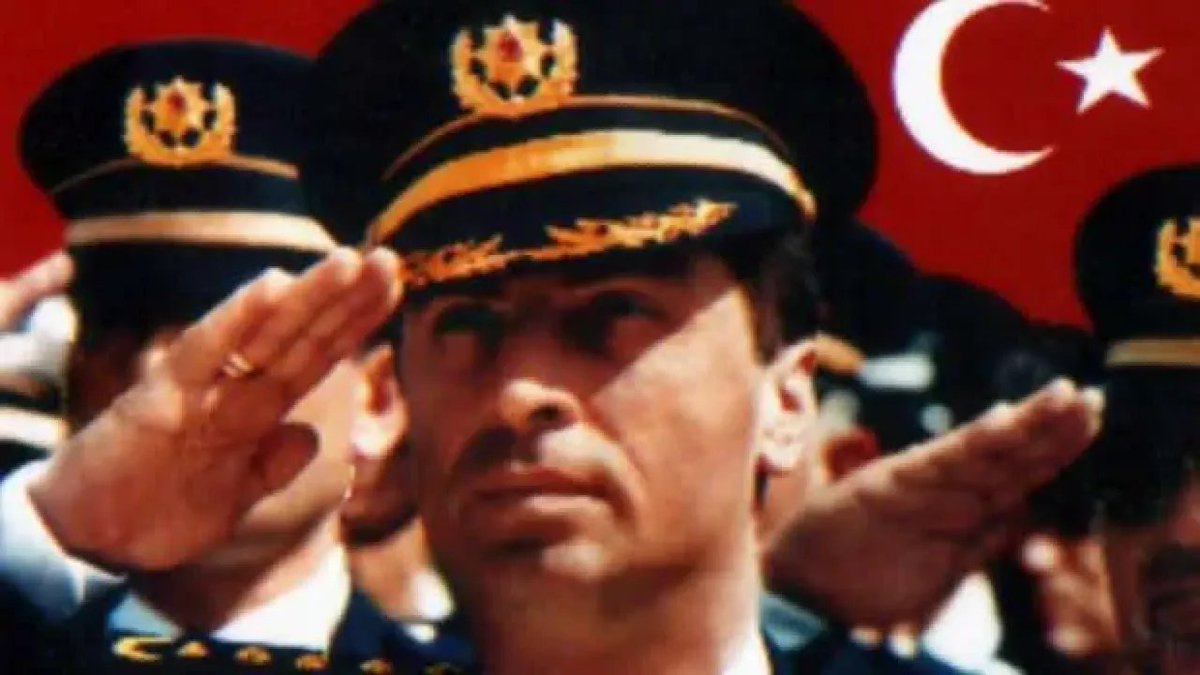 solcugazete's tweet photo. Ekrem İmamoğlu: (HÜDA-PAR ile ittifak olan Erdoğan'a)

"Sen Gaffar Okan'ı şehit eden anlayışı ittifakına kattın, İstanbul'dan vekil adayı koydun." https://t.co/vKXCrA8chC
