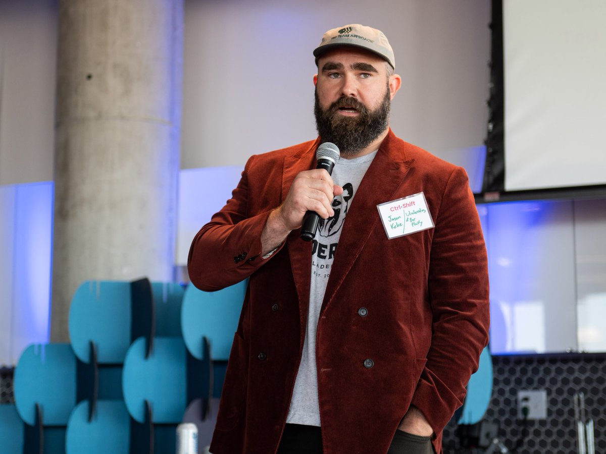 _codedby's tweet image. We want to give a big thank you to @JasonKelce for coming to the #CtrlShiftCBK competition finals last week, inspiring our students and continuing to support tech education with the @BePhillyFndtn!
#CodedByKids #CodingCompetition #TechEducation #EquityInTech #PhillyTech
