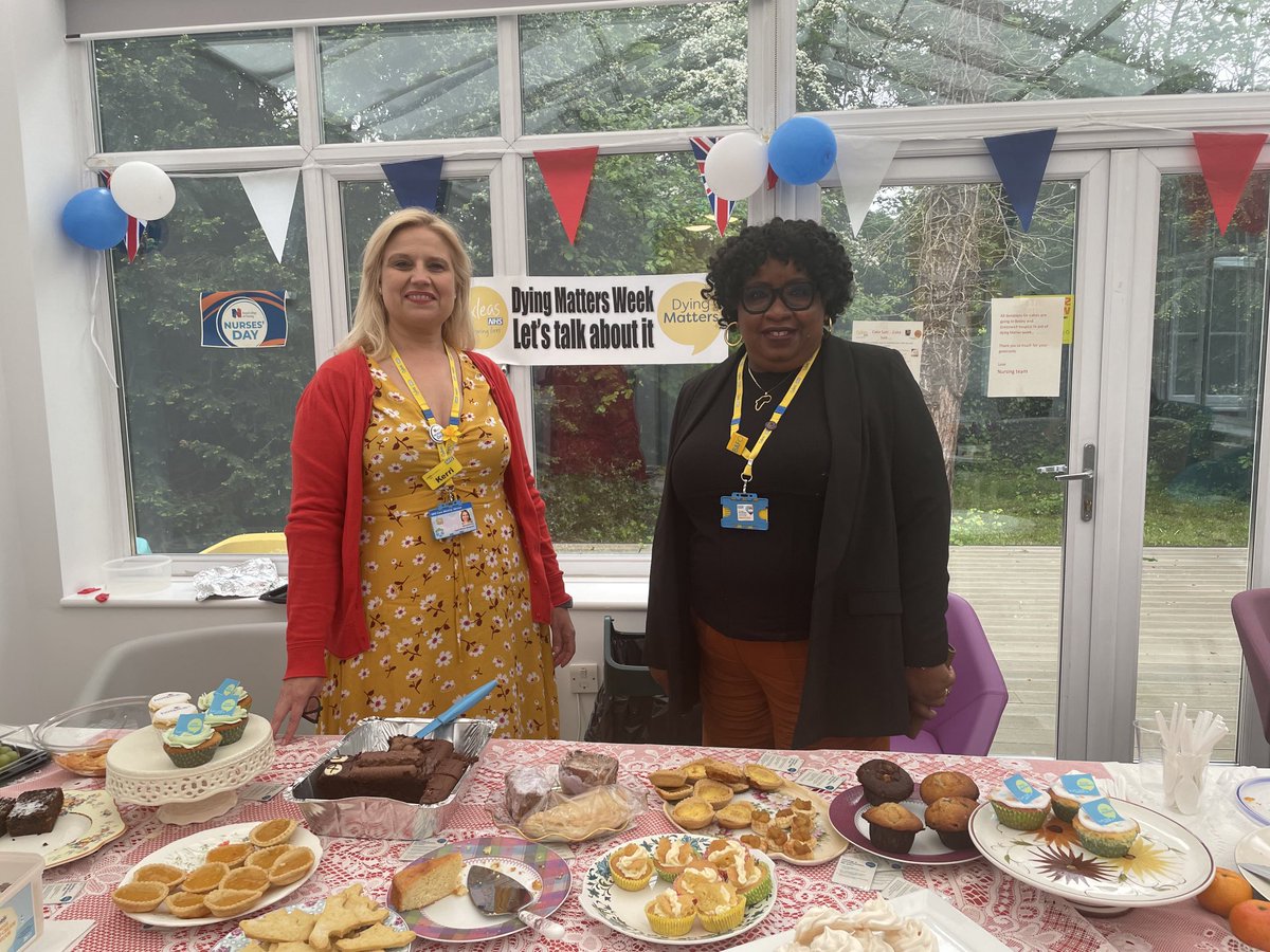 Another one of our fabulous ⁦⁦@OxleasNHS⁩ nurses ⁦@RiverssimpsonK⁩ celebrating #internationalnursesday and doing a bake sale for dying matters week. Well done 👏⁦@janewells99⁩ ⁦@ChrisKapopo⁩