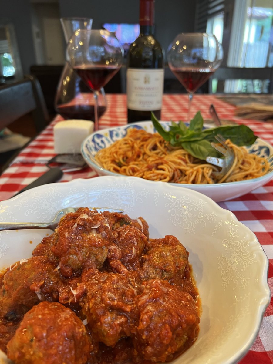 Meatballs. Pasta. Barbaresco. This is how you do it! Go big or go home! Do you agree? #barbaresco #nebbiolo #italianwinescholar 🇮🇹🍝🍷