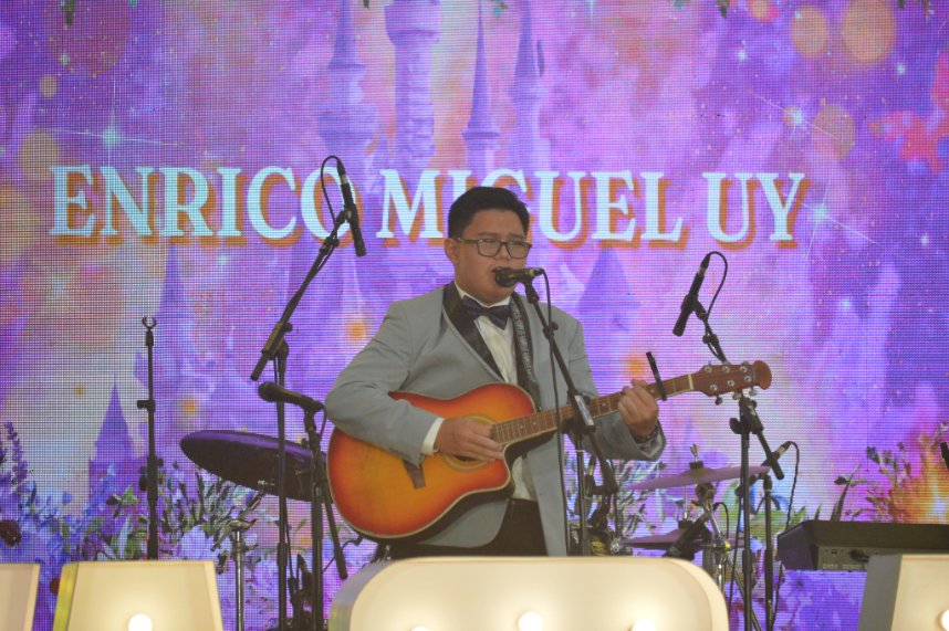 MapuaTNB's tweet photo. IN PHOTOS: Mapúa University SHS student performers took to the stage to serenade the crowd of #MapuaSHSNight2023 at the Sofitel Philippine Plaza Manila, Harbor Garden Tent. They comprised singer-songwriter Enrico Miguel Uy, the duo of Denise Macadat and Kenneth Go, and band 413. https://t.co/vYhjeVNINJ