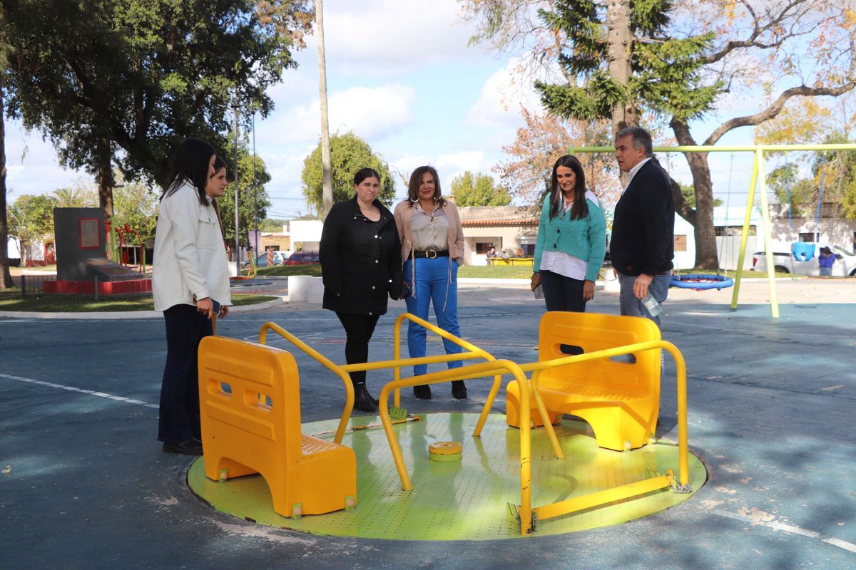 👏 ¡Discapacidad en territorio!

Este jueves la directora <a href="/KarenSass/">karen sass</a> y parte del equipo de la Dirección de Discapacidad del <a href="/midesuy/">Ministerio de Desarrollo Social</a> visitamos el departamento de Treinta y Tres, donde nos reunimos con las autoridades departamentales y visitamos distintos centros.