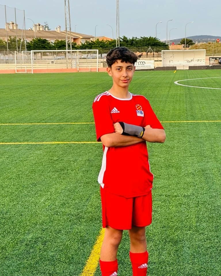 ce_sineu's tweet photo. En Vicente, del nostre infantil, va entrenar ahir amb la selecció sub-14 ⚽️❤️

Enhorabona i a seguir així, Vicente! 👏🏼💪🏽🤩

#JoSocDelSineu https://t.co/fiOcnBpmXm