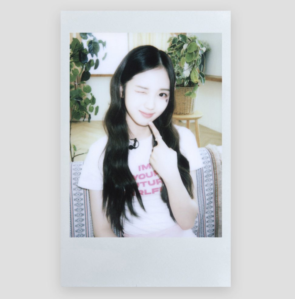 cosmothegate's tweet photo. #LetKREPerform #KrystalEyes_Deserves_Respect #크리스탈아이즈_공연하게_하라_무대에서 #KRE존경받을만합니다

May 12th, 2023
— Let’s support and stream KRE’s new album <aesthetic> and mv’s!

#tripleS #May2023 #KRystalEyes #KRE #aesthetic #SeoYeonYoon #JiwooLee #ChaeYeonKim #SooMinKim https://t.co/3EdG1m5zUZ
