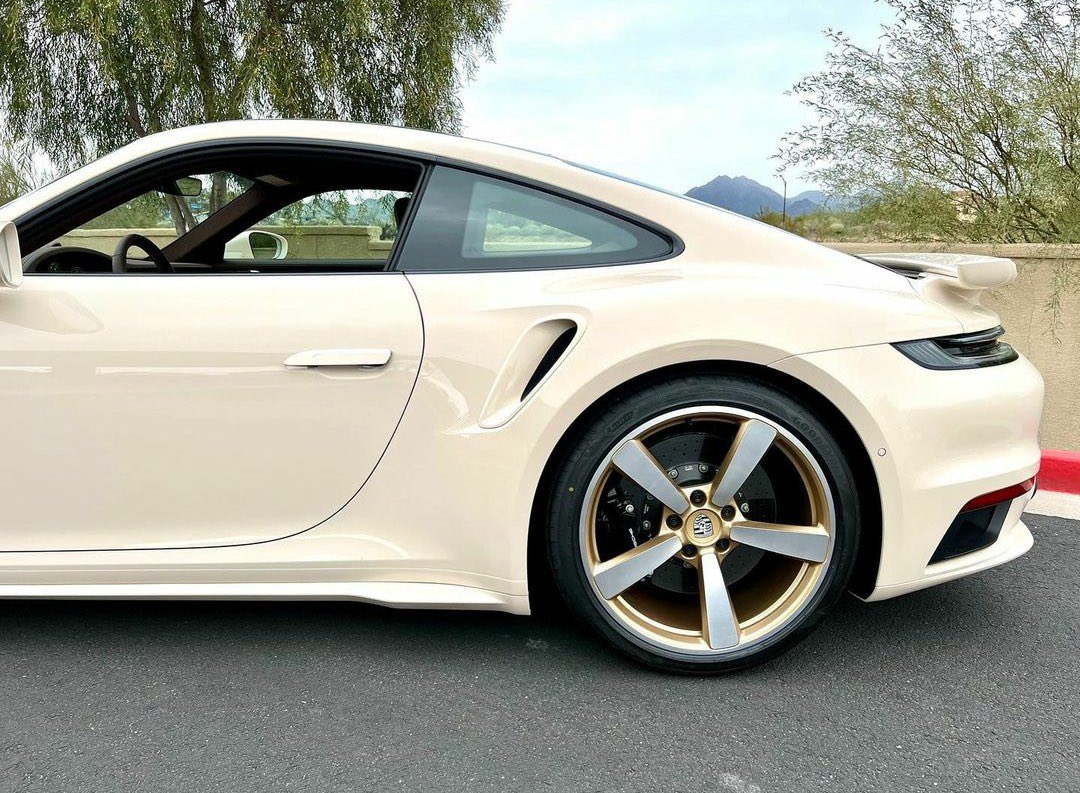 Porsche Club tweet media