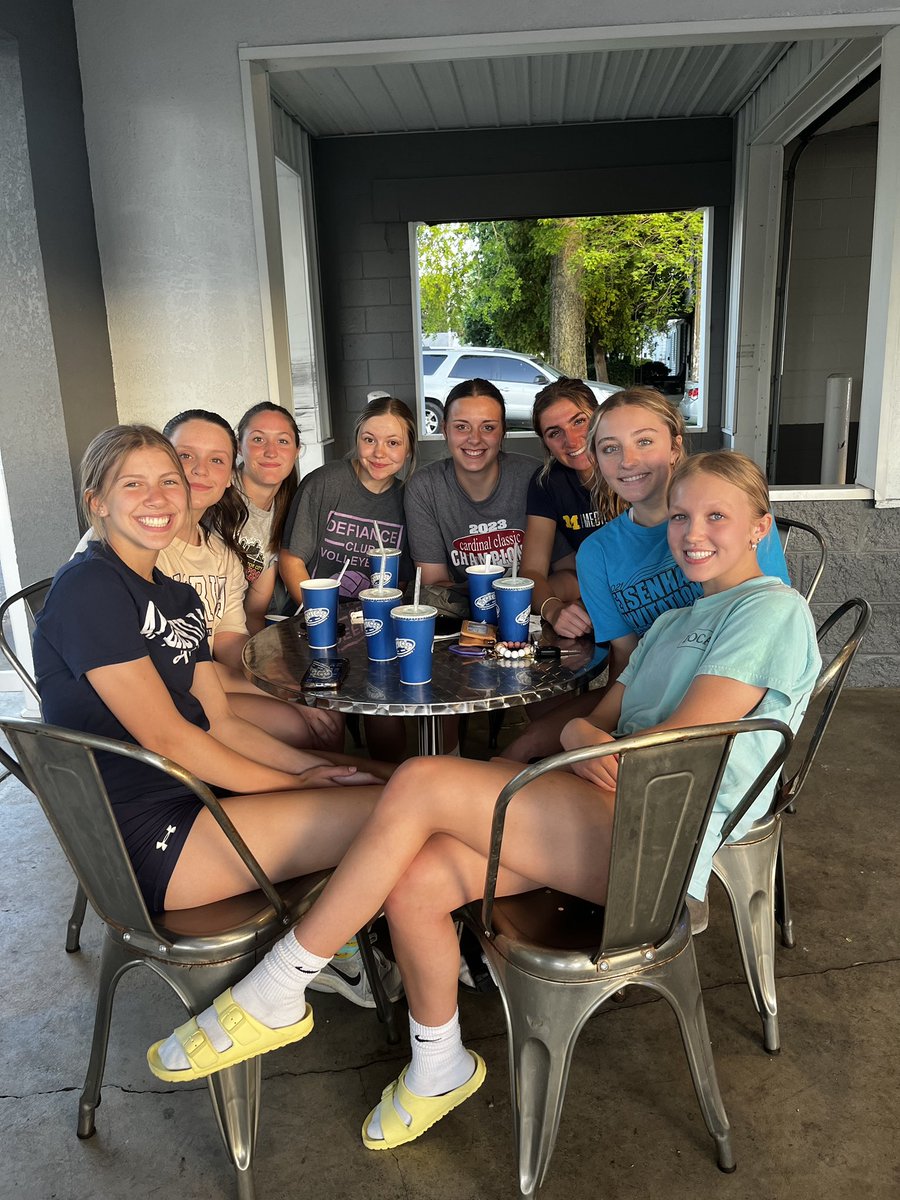 DVC_Defiance's tweet image. 16 Elite Brenner celebrated their last practice with some Eric’s Ice Cream! 🍦