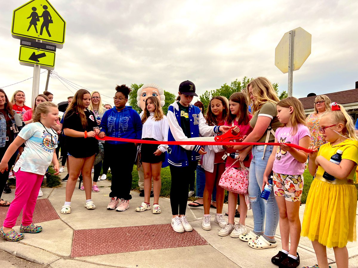 The Lindenwald Ledger (@lwaldledger) on Twitter photo 🚨 Linden Elementary students cut the ribbon this morning to celebrate new sidewalks and the flashing beacons at the intersection of St. Clair and Van Hook avenues <a href="/Hamilton_LN/">Linden Elementary</a> <a href="/LNPrincipalHCSD/">Brandi Hazelwood</a> <a href="/HamiltonOh/">City of Hamilton, OH</a> <a href="/Joshua45011/">Joshua A. Smith</a> <a href="/MichaelRyan316/">Michael V. Ryan</a> 🚨 Linden Elementary students cut the ribbon this morning to celebrate new sidewalks and the flashing beacons at the intersection of St. Clair and Van Hook avenues <a href="/Hamilton_LN/">Linden Elementary</a> <a href="/LNPrincipalHCSD/">Brandi Hazelwood</a> <a href="/HamiltonOh/">City of Hamilton, OH</a> <a href="/Joshua45011/">Joshua A. Smith</a> <a href="/MichaelRyan316/">Michael V. Ryan</a>