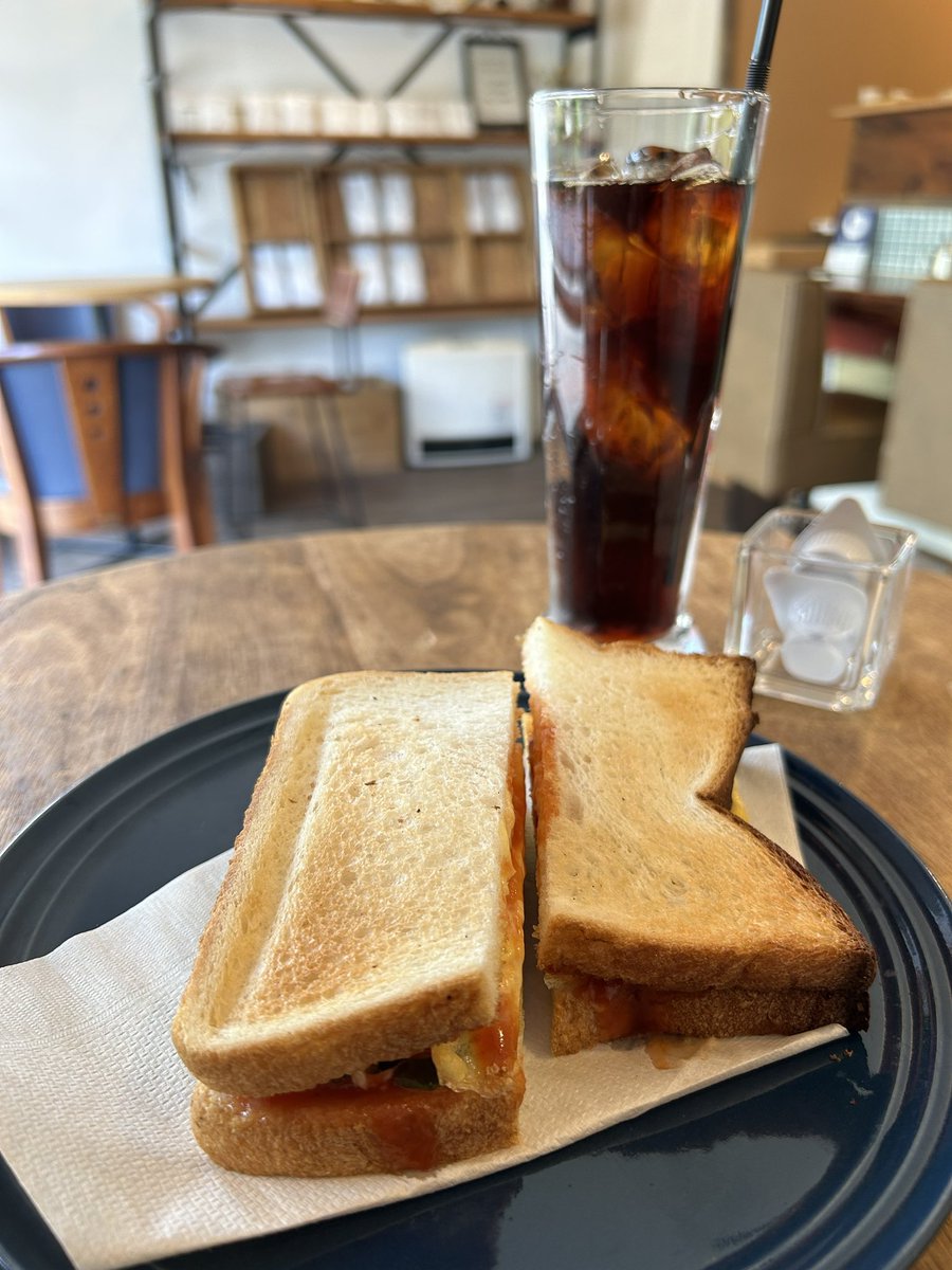 m_ma_ko_s's tweet photo. 阪急十三でカフェ探したら🔍
「つばめ通り珈琲」見つけた
静かで落ち着いた雰囲気☕️

つばめ通りブレンド
気まぐれサンドイッチ

#阪急十三
#カフェ巡り https://t.co/T3WLYAd5ch