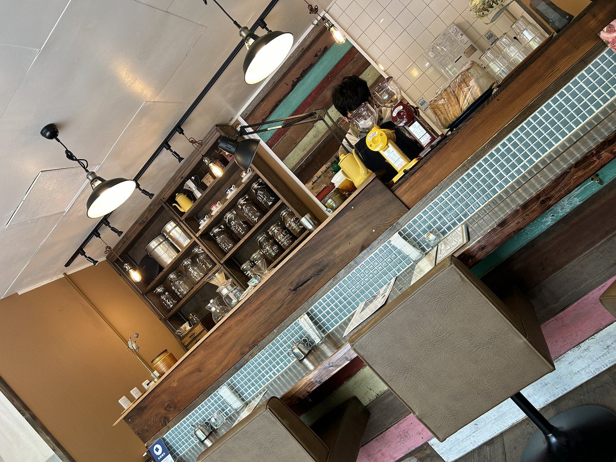 m_ma_ko_s's tweet photo. 阪急十三でカフェ探したら🔍
「つばめ通り珈琲」見つけた
静かで落ち着いた雰囲気☕️

つばめ通りブレンド
気まぐれサンドイッチ

#阪急十三
#カフェ巡り https://t.co/T3WLYAd5ch