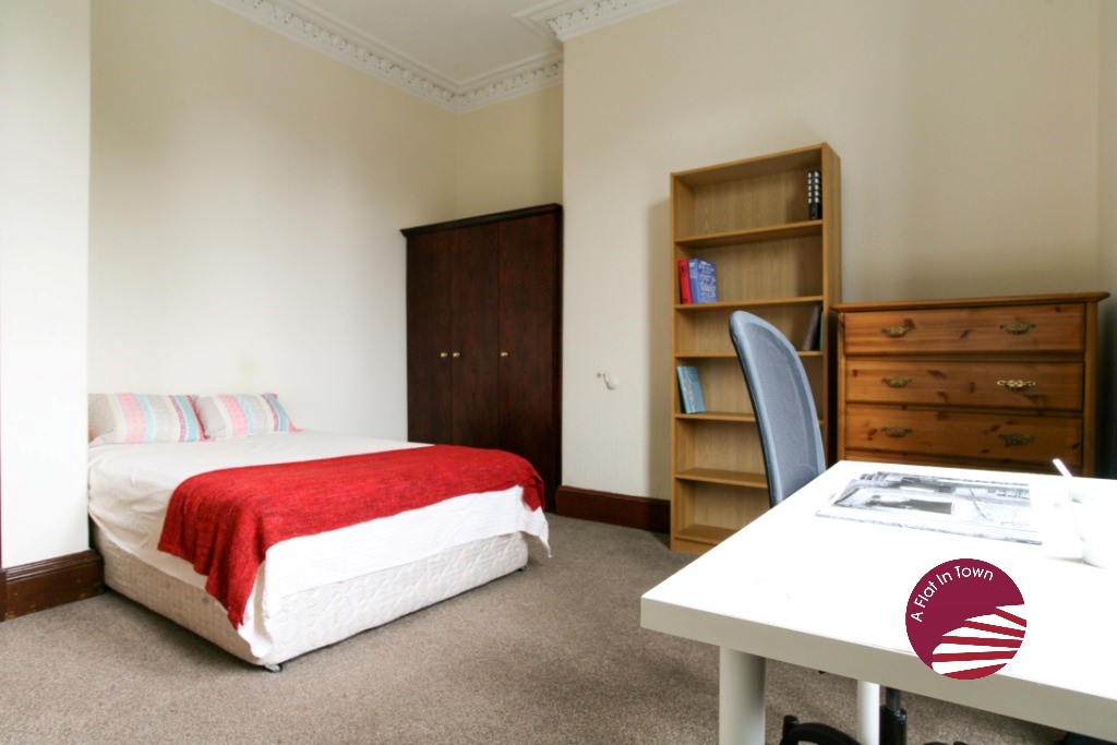 A Flat In Town tweet media