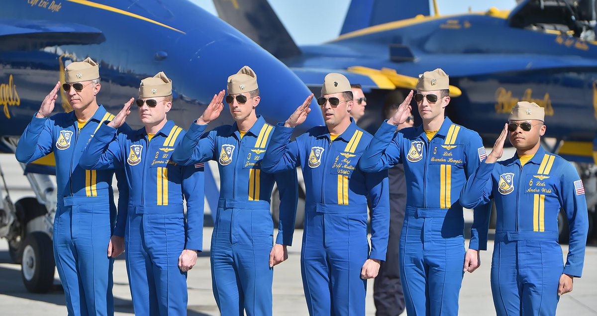 Happy #NavyWeek Friday #STL #SaintLouis!
It's been an exciting week and much more in store: 
• Navy to Volunteer at #StLouis FoodBank
• Navy Volunteers at #VeteransCommunityProject
• Navy Volunteers at #SleepinHeavenlyPeace
• Navy Band to perform at #KienerPlaza
@BlueAngels