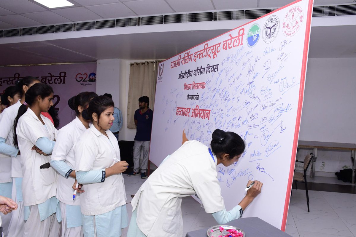 Rajshreegroup's tweet photo. राजश्री नर्सिंग इंस्ट्टीयूट बरेली में इंटरनेशनल नर्सिंग दिवस के अवसर पर कार्यक्रम एवं मिशन निरामयाः योजनान्तर्गत हस्ताक्षर अभियान का आयोजन। 
#MissionNiramaya #MeUPGovt #RajshreeGroup #Bareilly #UP #MedicalEducation #nursing_day https://t.co/yAYclz3e62