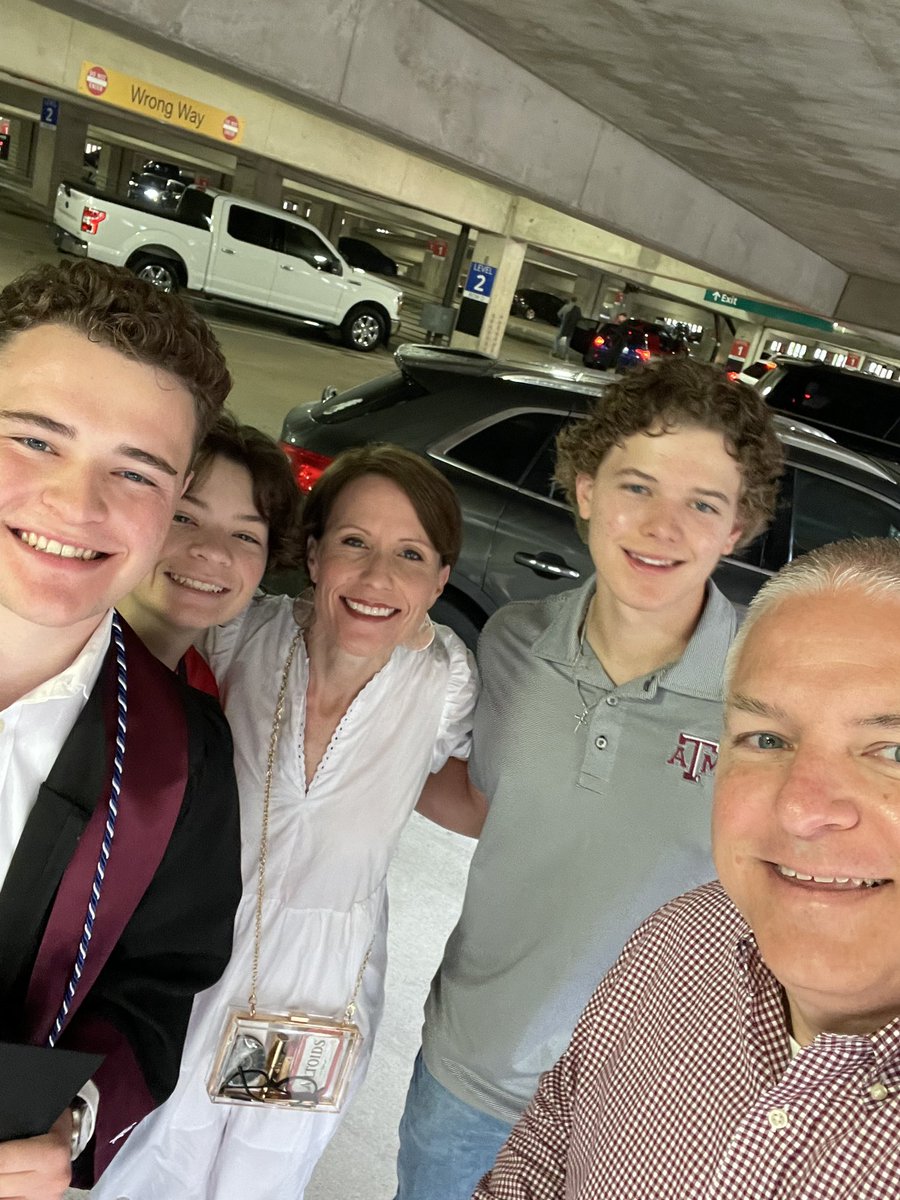 karakajs's tweet photo. #TAMUgrad https://t.co/TdRm4X9SE3