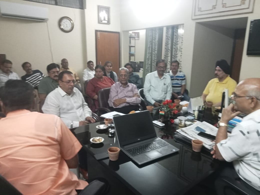 IndustriesSima's tweet photo. 12मई23 -  SIMA कार्यालय में बैठक मे कहाश -  एमएसएमई में फाइनेंसिंग व लाइसेंसिंग जैसी समस्याओं को सरकार के समक्ष रखते हुए दूर करवाना हमारा उद्देश्य है:एसोचेम यूपी के अध्यक्ष एलके झुनझुनवाला । औद्योगीकरण को बढ़ावा मिले इसके लिए संभव प्रयास करेगी सीमा संस्थाः शैलेंद्र श्रीवास्तव https://t.co/7O3N6FDlWk