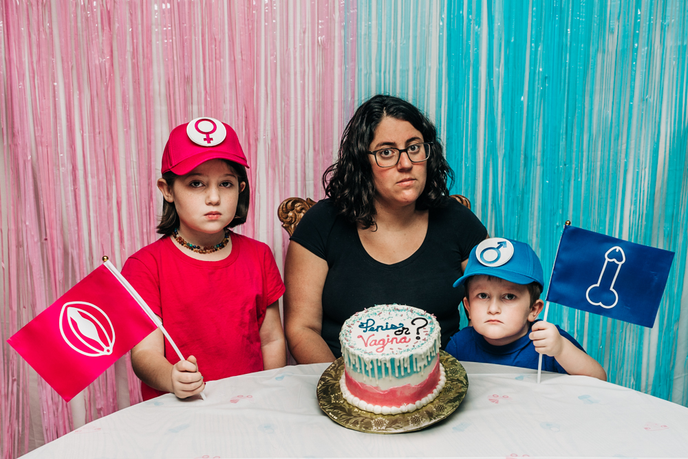 Jena Love: The Absurdity of Pregnancy and Motherhood 
"In The Absurdity of Pregnancy and Motherhood, I am  questioning the implicit societal, materialist, and gender norms that  broadly shape the lives of women within an American consumerist context."
lenscratch.com/2023/05/jena-l…