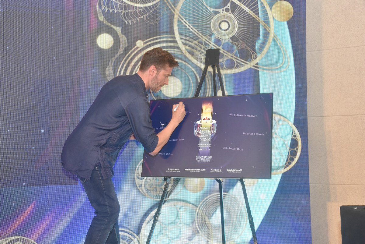 📷 That was an incredible session by Damian Perea, Film Director and Producer on the topic "Why No, Now Yes." Feeling inspired and ready to embrace new possibilities! Thanks, Damian, for fueling our motivation!📷📷 #Inspiration #EmbraceChange #DamianPerea #WhyNoNowYes