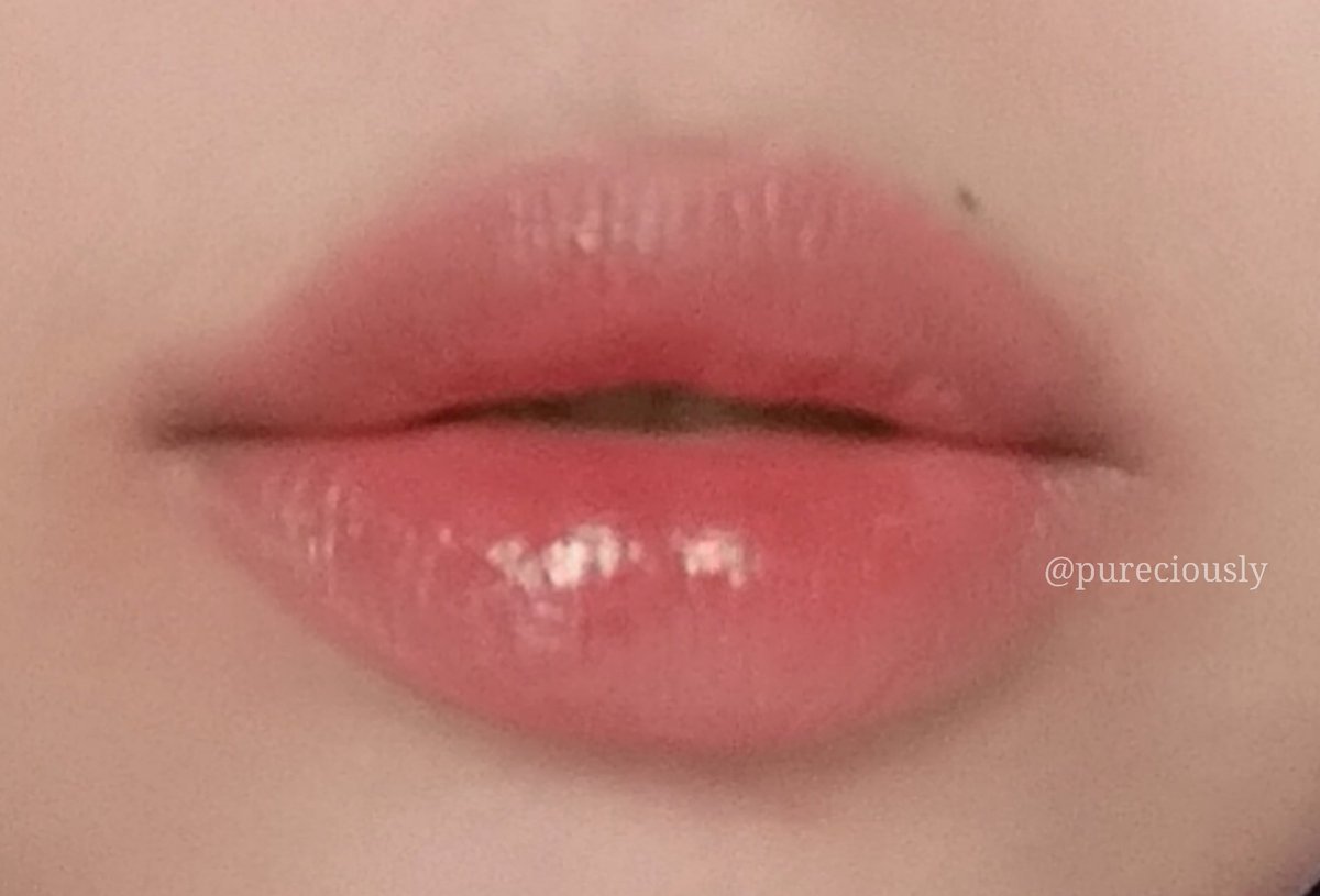 pureciously's tweet photo. Salah satu koentji keberhasilan lippies menurutku adalah lip care 👄✨ 

Kalau bibir kita lembab, garis bibir itu gak terlalu nampak. Jadi pas dipakein dan dilayer sama lip product hasilnya bakalan muluzzzz https://t.co/nJ3Rfbv7B5