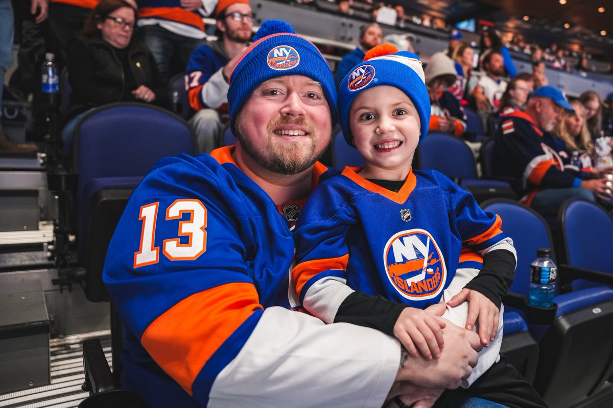 Happy Father's Day to all of the dads across #IslesNation! 🤩