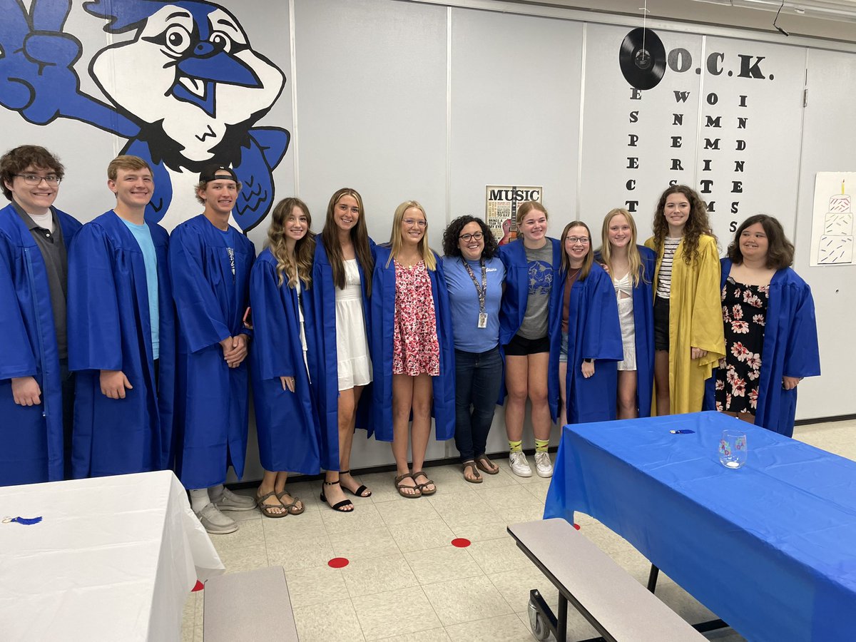 DrJKephart's tweet photo. One of the best @SDofWashington morning traditions of the year…… the 🎓Senior Elementary Walk🎓! Congratulations @ClearviewElemBJ Class of 2023! 🎓🤩💙 #EngageSDOW https://t.co/2neag06wme