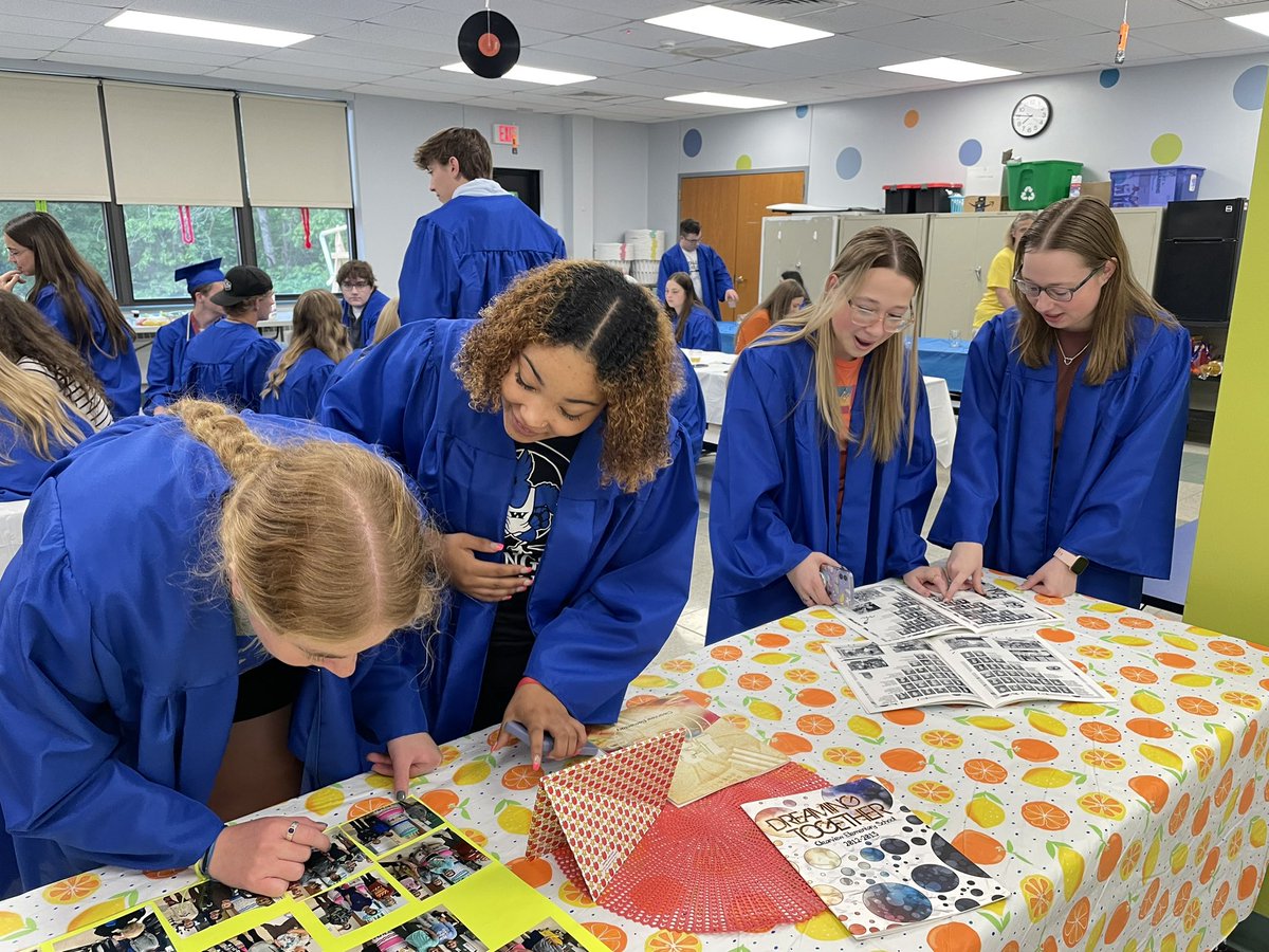 DrJKephart's tweet photo. One of the best @SDofWashington morning traditions of the year…… the 🎓Senior Elementary Walk🎓! Congratulations @ClearviewElemBJ Class of 2023! 🎓🤩💙 #EngageSDOW https://t.co/2neag06wme