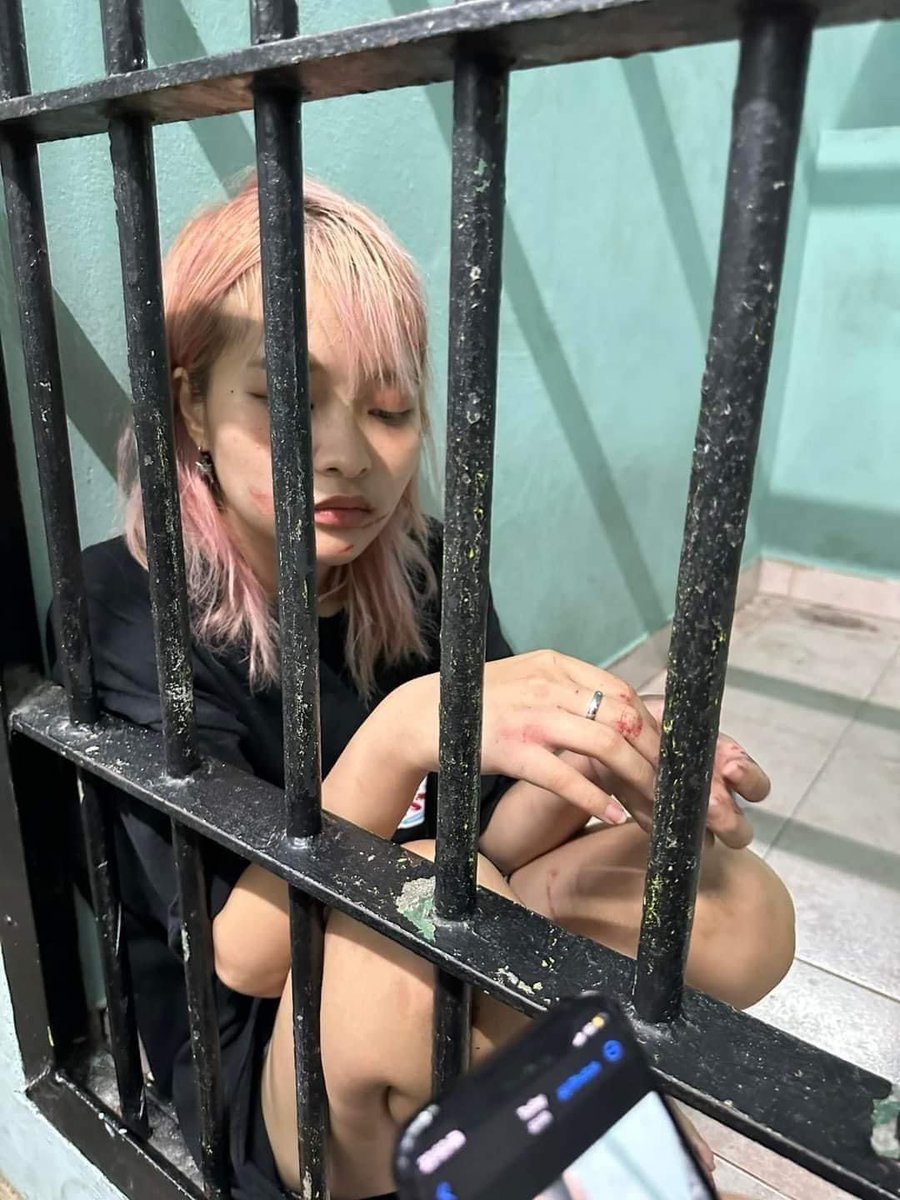 นี่คือสิ่งที่คือสิ่งที่ผู้มีอำนาจทำกับเยาวชน ที่จะเป็นอนาคตต่อไปของประเทศ#saveตะวัน แบม และเยาวชน อีก 7 คน