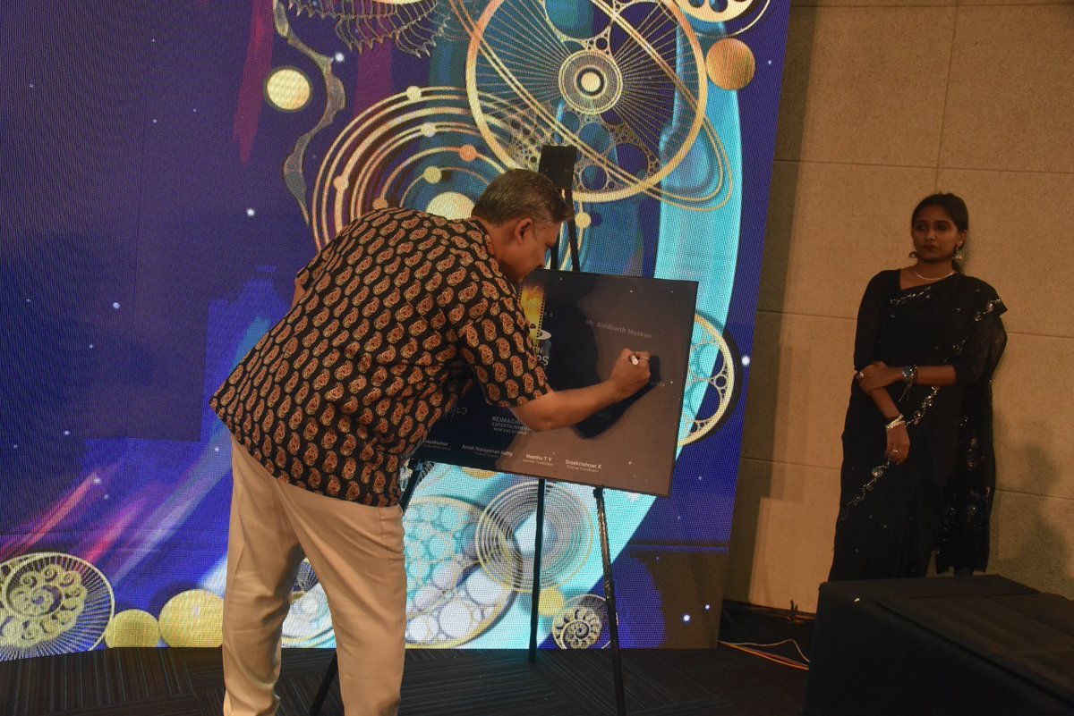 📷📷 An informative session from Dr Milind Damle, Executive Head CFOL, FTII as he shared his insights in his session “Back to Basics' technological advancement: The U-Turn of Entertainment!” 📷📷 Thank you Dr Milind for this engaging and insightful session.
#AMS2023 #animation