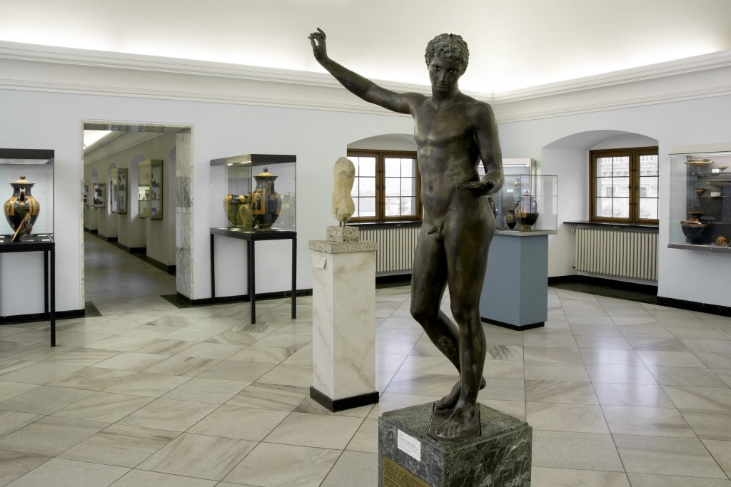 🗣️ Have you check the social events of #IVA23?

🍎🖼️ Thursday will be the third day of the conference and the lunch will happen in the “Antikensammlung” of the renowned Martin von Wagner Museum within the “Würzburger Residenz”.