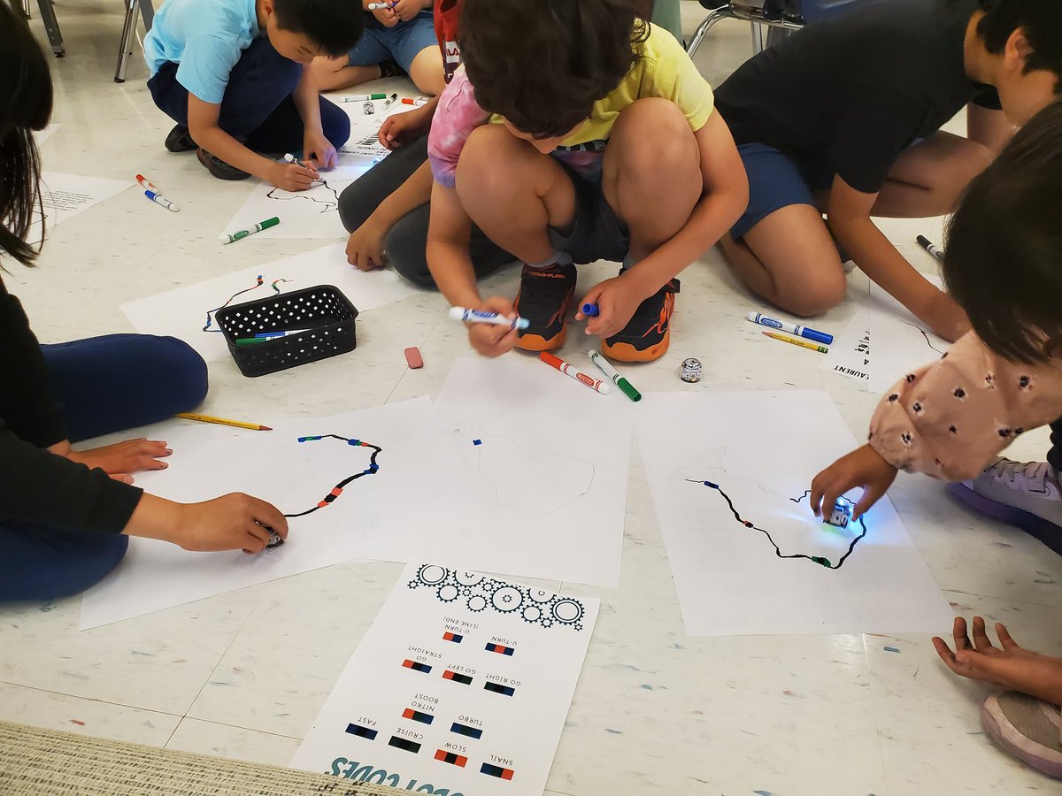Ontario Field Trip Day 5: visiting the high-tech capital of Canada...Ottawa. 🇨🇦 
We used Ozobots to travel around Ontario! 🤖