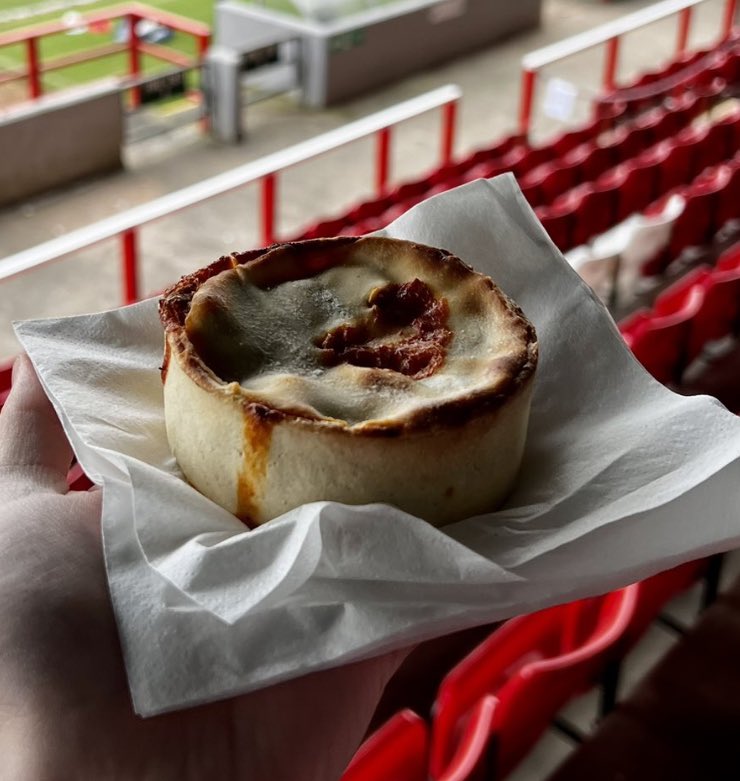 FootyScran's tweet image. Mixed kebab pie at Stirling Albion (@Stirling_Albion @to_stadium) 

💷 £3