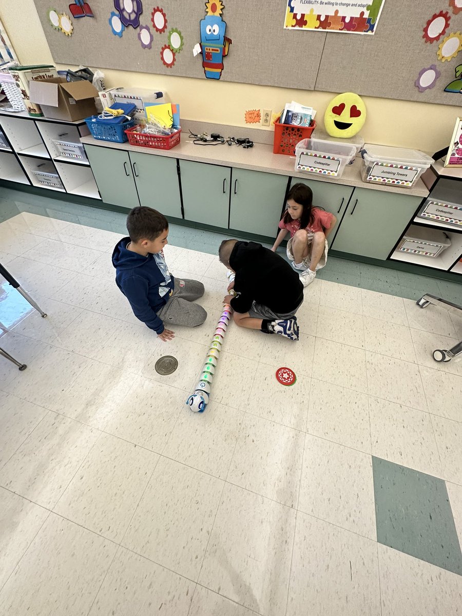 2mackattack's tweet image. How many ways can you code?  
📱🤖🦾Our 🐊’s design algorithms to make their robots move and groove!  #HTPSLearnerSuccess #Futureready #Supercoders #littleengineers @HowellTwpGrnvl