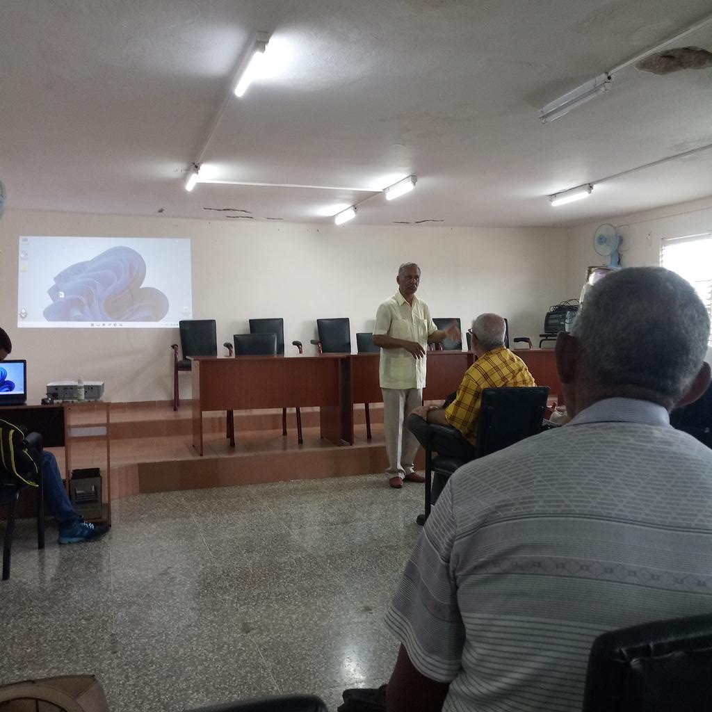 SamaMaribel's tweet photo. Taller Provincial de Marxismo Leninismo e Historia en #Mayabeque interviene en magistral conferencia el Presidente Provincial de la #UNIH. https://t.co/uQPqs6ylkY