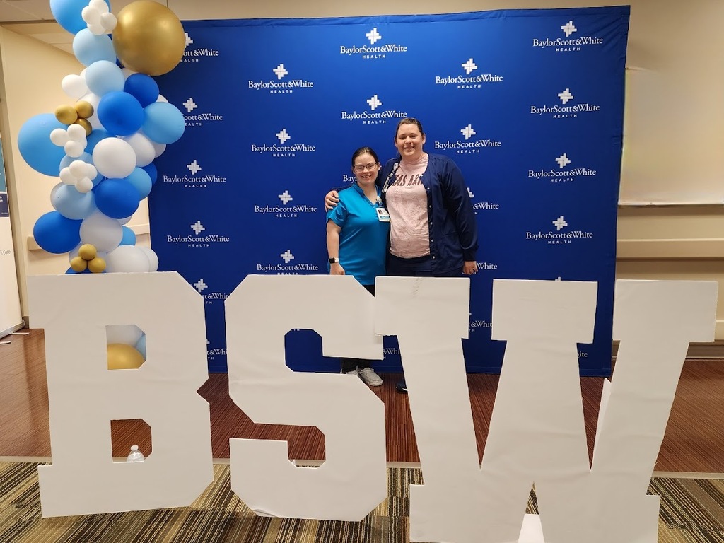 CSISDprojSEARCH's tweet image. Today is Loren&apos;s first day as an official adult volunteer in the MedSurg department (her 2nd rotation department!) here at Baylor Scott &amp;amp; White Medical Center – College Station! 

We are so excited that Loren will continue to help out our lucky patients, visitors, and staff …
