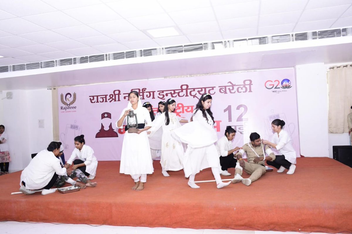 Rajshreegroup's tweet photo. राजश्री नर्सिंग इंस्ट्टीयूट बरेली में इंटरनेशनल नर्सिंग दिवस के अवसर पर कार्यक्रम एवं मिशन निरामयाः योजनान्तर्गत हस्ताक्षर अभियान का आयोजन। 
#MissionNiramaya #MeUPGovt #RajshreeGroup #Bareilly #UP #MedicalEducation #nursing_day https://t.co/yAYclz3e62